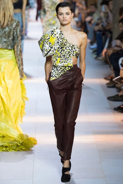 Look 18